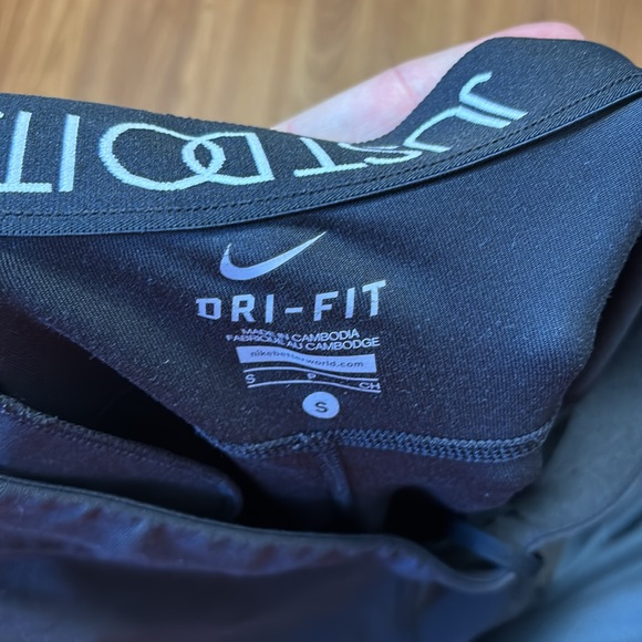 Nike dri fit capris - Picture 3 of 3